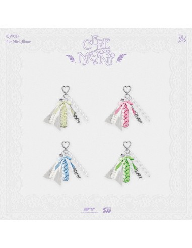 QWER CEREMONY Goods - GRADUATION KEYRING