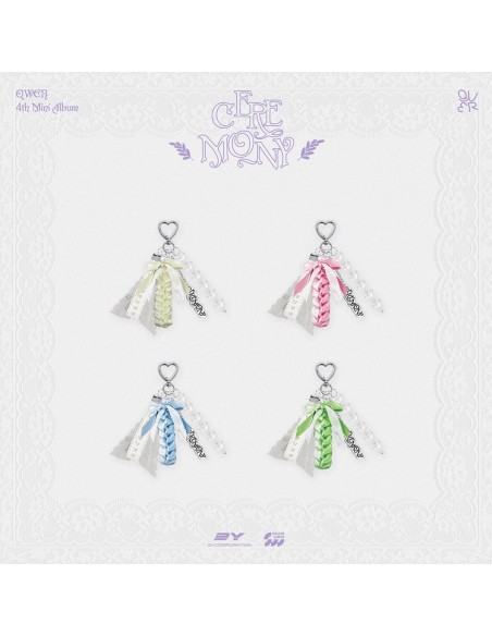 QWER CEREMONY Goods - GRADUATION KEYRING